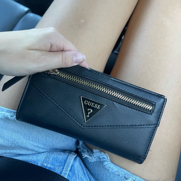 Guess wallet - Picture 2 of 3